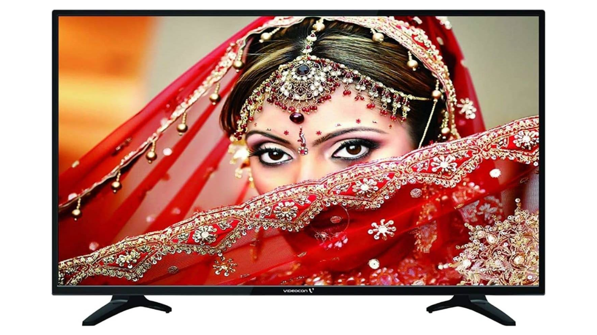 Expert technician diagnosing a Videocon TV any repair issue in Peralam